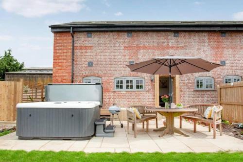 2 Bed Cottage - Hot Tub Garden Parking in Dunkeswell