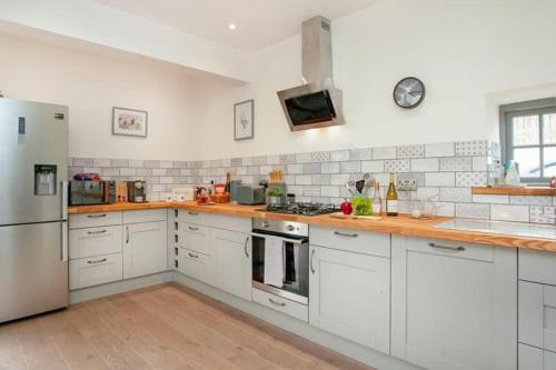 2 Bed Cottage - Hot Tub Garden Parking in Dunkeswell