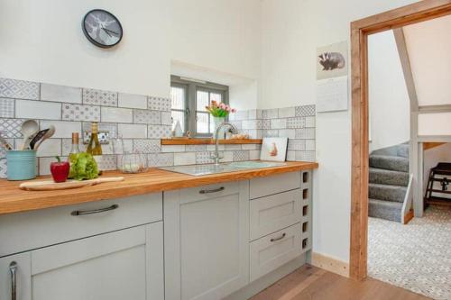 2 Bed Cottage - Hot Tub Garden Parking in Dunkeswell
