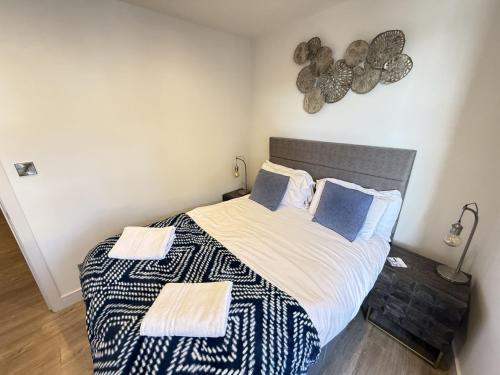 Merchants Quarters - Laguz & Othala - Two Stunning Apartments in one booking - both with Harbour and Sea views - free roof top terrace with sea and harbour view and central location to beaches amenities restaurants and harbour - image 2