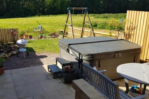 3 Bedroom Cottage - Hot Tub Garden Parking in 鄧克斯韋爾