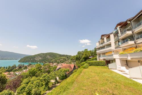 Viesnīcas āriene, L'Arcadia Panoramique - Terrasse Vue Lac et Piscine in Talloires-Montmin