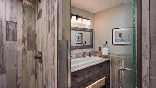 Time Flys Lodge – Steamboat Springs, CO