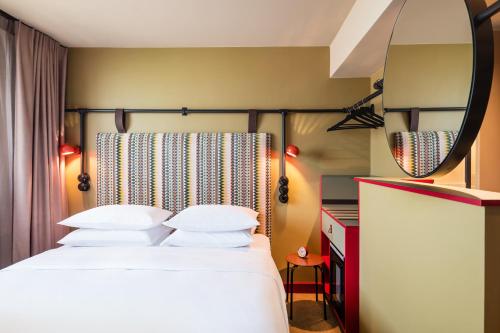 room detail thumbnail 1