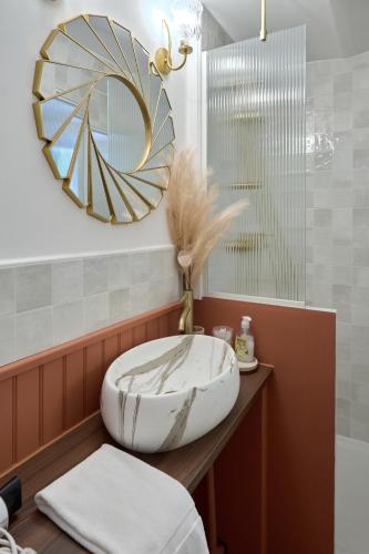Badezimmer, Le Petit Cocon, Hotel Style Ideal for Professionals or Couples in Nevers