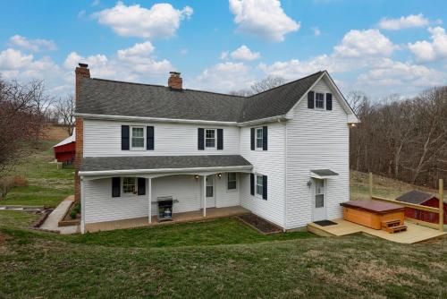 Peaceful Hollow in Manchester, USA