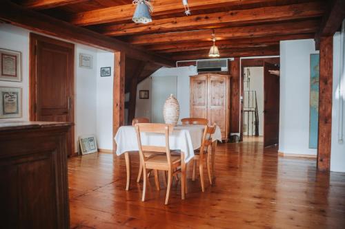 Oprema, Veeve - Maison Suchard in Val-De-Travers