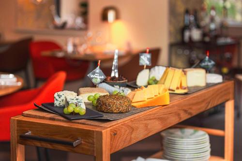 Logis Hotel & Restaurant - Les Hauts de Montreuil - 레스토랑