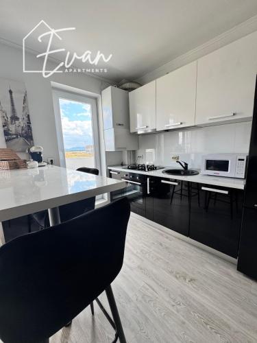 Konyha, Shopping City Apartment by Evan Apartments in Selimbar