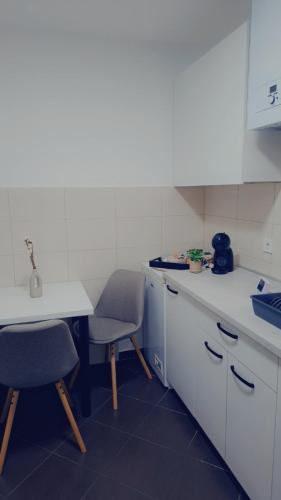 Konyha, Apartman Telep Novi Sad Retreat Balcony Garden Free Parking in Kamenjar