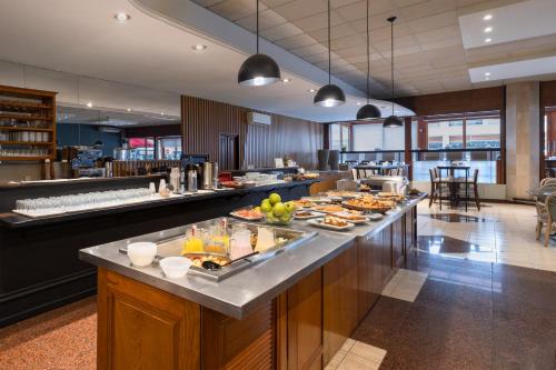 طعام و مشروبات, غولدين بيتش ريزورت آند سبا (Golden Beach Resort & Spa) in بونتا دل إستي