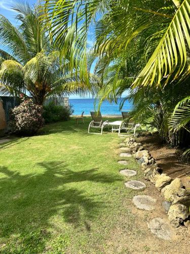 Birdies Nest Upper 2 Bedroom Beach View in Black Rock