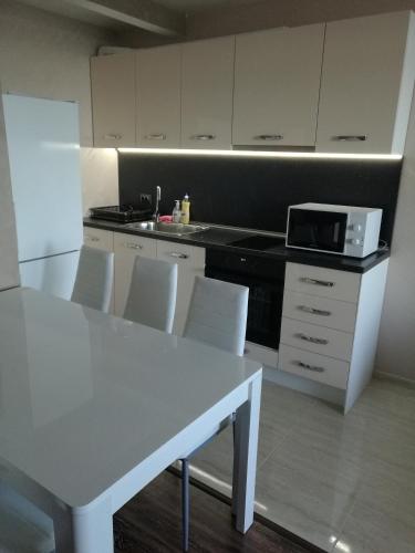 Sunshine Apartment - image 3