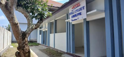에도텔 삽트라 SMKN 1 푸주트