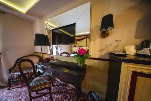 Superior Deluxe Double or Twin Room 