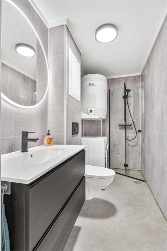 28 sqm studio apartment in the heart of Leirvik in Лаєрвік