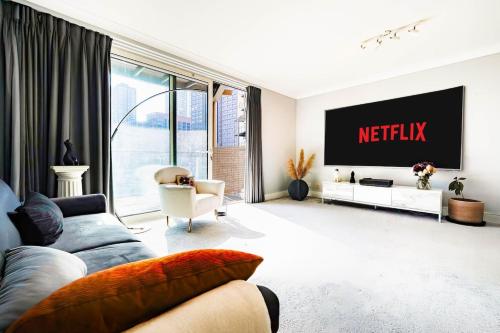 Canary Wharf 2 bed 2 bath Balcony and Parking