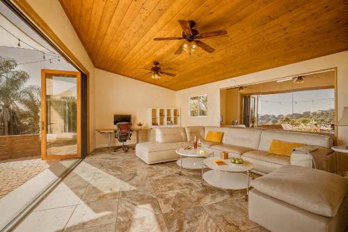 Seaworld Fireworks View Hot tub Fast Wifi 3BR 2BA 4 Bds 2 SofaBds in Bay Park