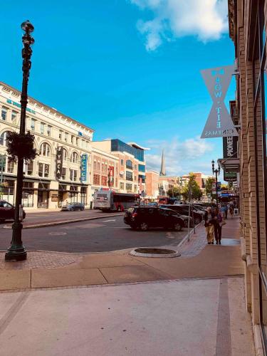 Közeli látványosságok, Sunny & spacious pied-à-terre by Union & Proctors! (Sunny & spacious pied-a-terre by Union & Proctors!) in Schenectady