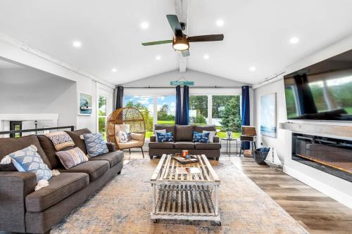 Spacious Oceanview Beach House with hot tub in Côte-d'Or (NB)