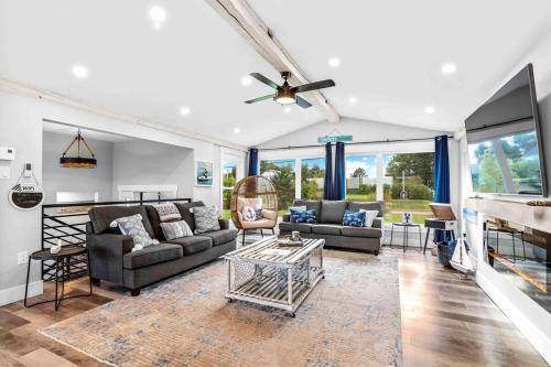 Spacious Oceanview Beach House with hot tub in Côte-d'Or (NB)