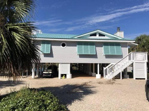 Sardegna- pooldock home by Mashes Sands Beach! in Crawfordville (FL)