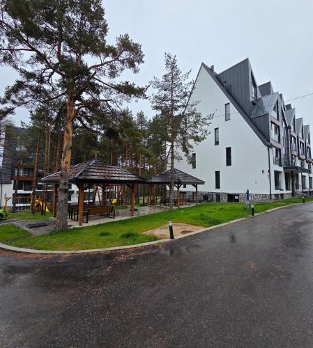 المنطقة المحيطة, Green Hill Isidorovic Divcibare ll in Divcibare
