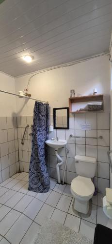 Bathroom, Box Studios in Santa Teresa