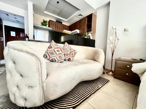 Spacious Modern High Floor Independent Studio Downtown, Dubaï (photo 4)
