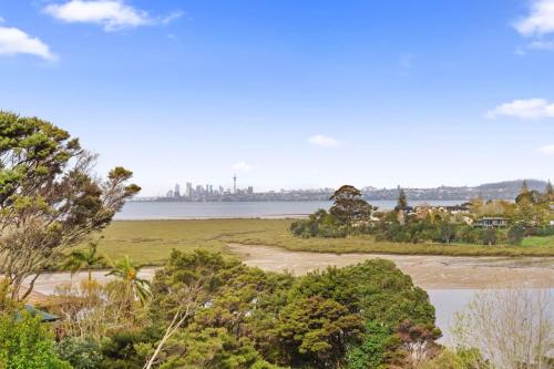 West Harbour Modern Loft Studio with Iconic Skyline in West Harbour