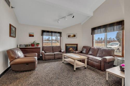 King Bed Jacuzzi Private Balcony by Gull Lake - image 3