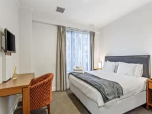 Superking Bed in Stylish Apartment I Zodiak Stays, Auckland (photo 2)