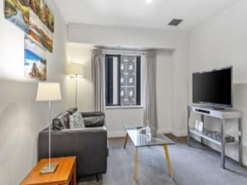 Superking Bed in Stylish Apartment I Zodiak Stays, Auckland (photo 8)
