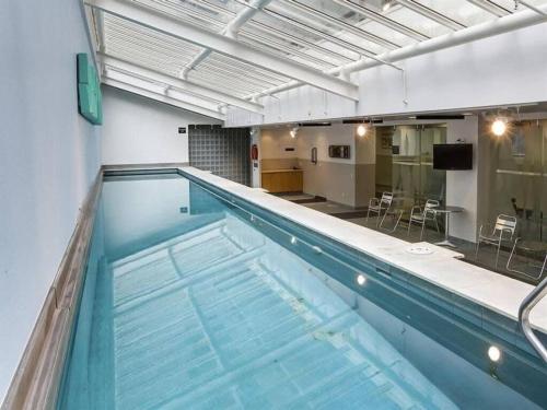 Beautiful and Spacious 1BR in CBD by Zodiak Stays, Auckland (photo 6)