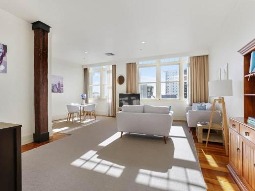 Beautiful and Spacious 1BR in CBD by Zodiak Stays, Auckland (photo 11)