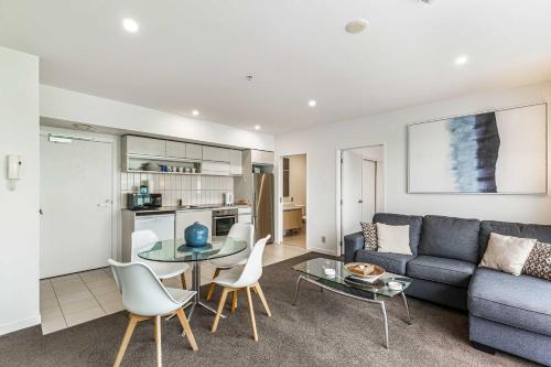 Beautiful 2BR - Pool, Gym & Parking Zodiak Stays, Auckland (fotografie 3)