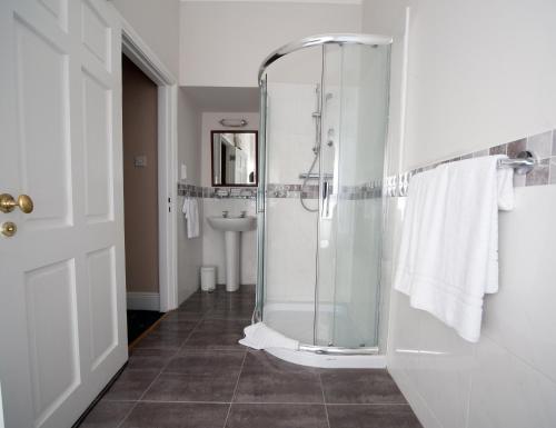 Darnley Lodge Hotel - image 2