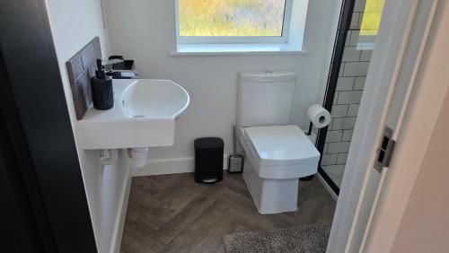 Bathroom, Self-contained 2-story accommodation in Grayshott in Hindhead