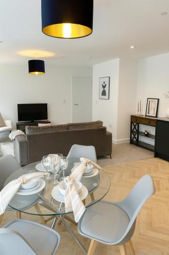 Copper Suite - 2Bed Elegance - Parking in Crosby