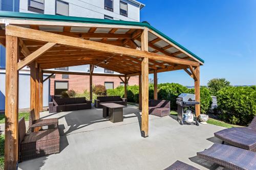 Holiday Inn Express Hotel & Suites Charleston-Southridge By IHG - 편의 시설/서비스