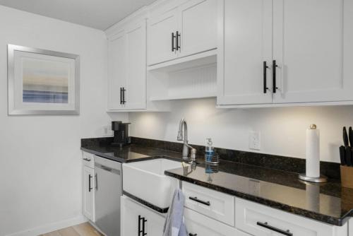 Lakeview Retreat Modern 2BR Condo on Newfound Lake in 布里斯托爾(NH)