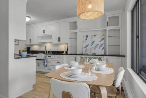 Lakeview Retreat Modern 2BR Condo on Newfound Lake in 布里斯托爾(NH)