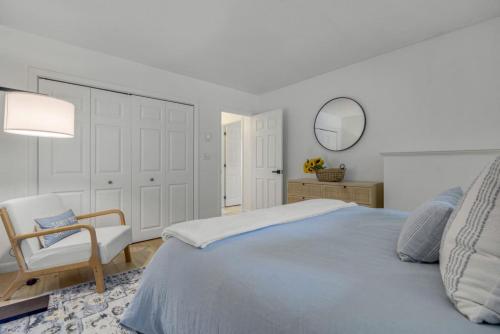 Lakeview Retreat Modern 2BR Condo on Newfound Lake in 布里斯托爾(NH)