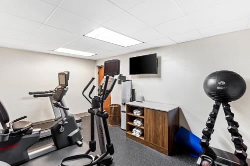 Holiday Inn Express Hotel & Suites Charleston-Southridge By IHG - 피트니스 센터