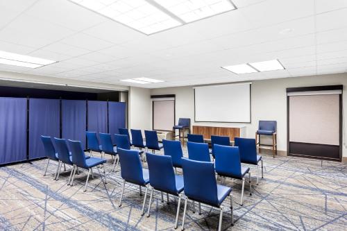 Holiday Inn Express Hotel & Suites Charleston-Southridge By IHG - 회의실/연회장