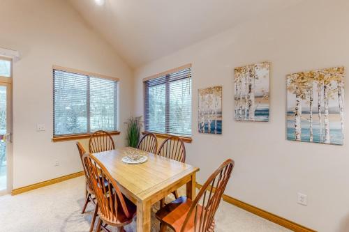 Blue River Apartments in Silverthorne, USA