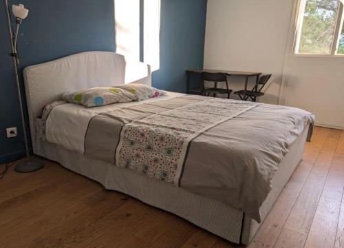 Chez Nicolas , 2 chambres de 17m carré et 9m carré, place de parking inclus dans résidence - Pension de famille - Marseille