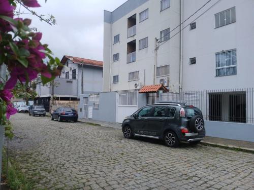 Ótima Localização, com suíte, Garagem coberta (Otima Localizacao, com suite, Garagem coberta) in เฟลยา