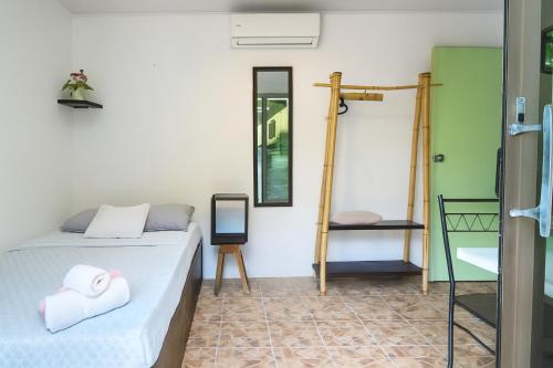 Guestroom, Box Studios in Santa Teresa