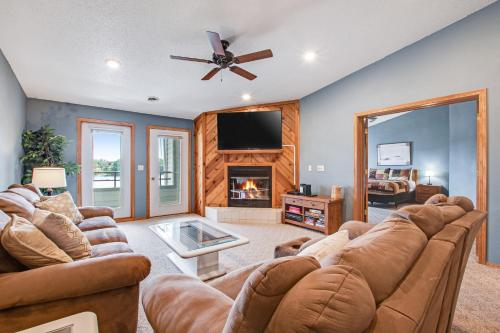 Lighthouse Cove Condo Resort 217 - Lakeside Memories